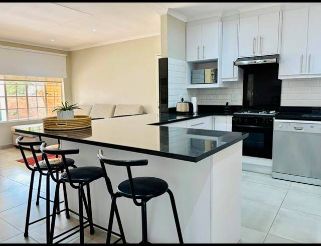 3 BEDROOM TOWNHOUSE FOR SALE IN LANGENHOVENPARK